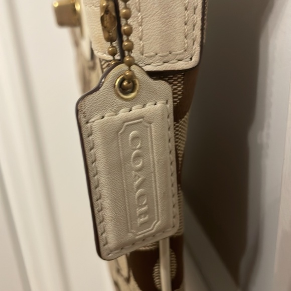 Coach shoulder strap purse - Picture 2 of 4